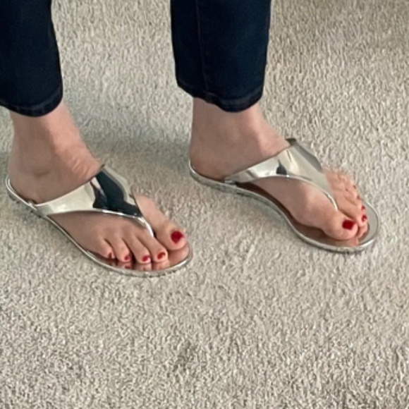 BCBGeneration Silver Thongs NWOT 8 - Picture 9 of 9